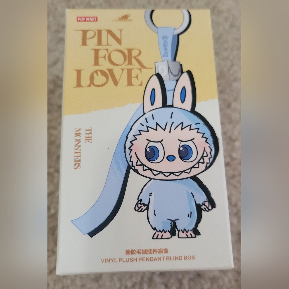 ******* SOLD ****** Labubu Pin for Love Vinyl Plush Pendant confirmed "E"
